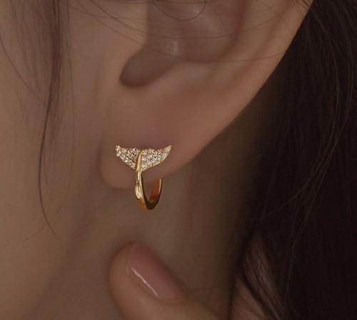 14k post 벨루가 모이사나이트 고래꼬리 원터치 링귀걸이